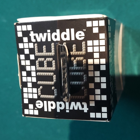 Twiddle Cube Black  Brainteaser fun ultimate toy New - Picture 2 of 5